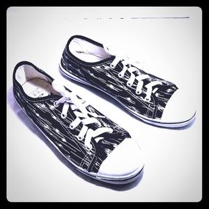 Sneakers Black Metallic Silver Design